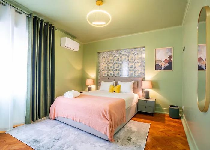 Cosy - With Private Bathroom Cascais