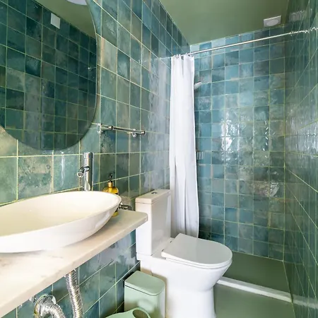 Konukevi Cosy - With Private Bathroom Cascais